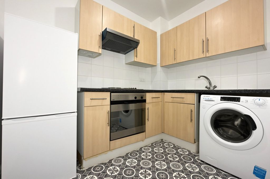 Property photo 2 of 14 Picture No. 06