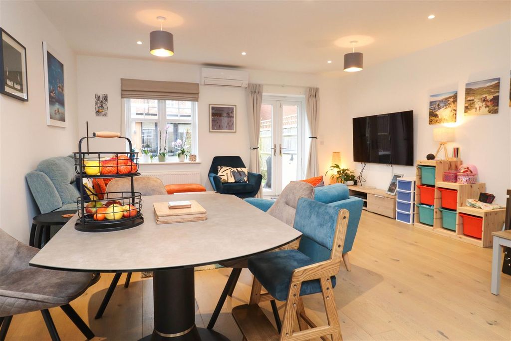 Property photo 2 of 17 Living Room