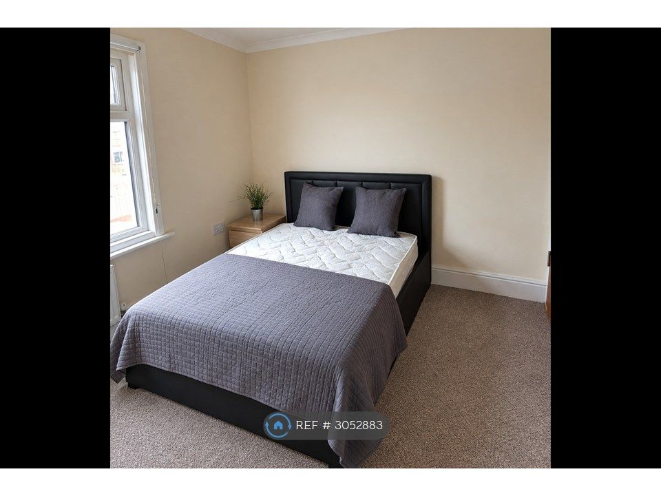 Property photo 1 of 6 Room 3