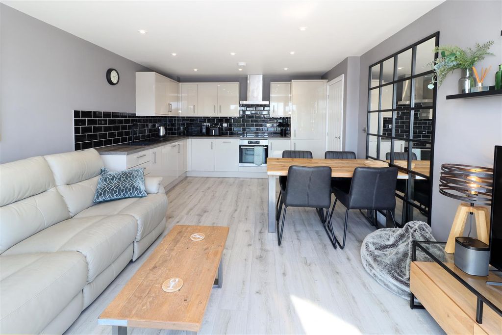 Property photo 3 of 8 Open Plan Living