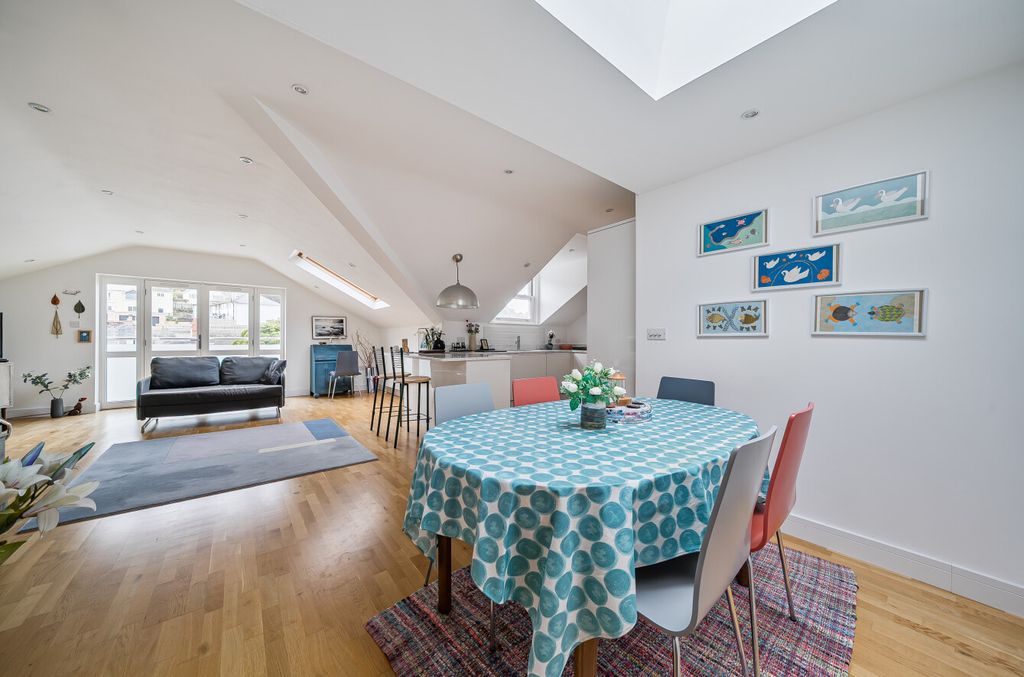 Property photo 3 of 18 Sitting/Dining Room