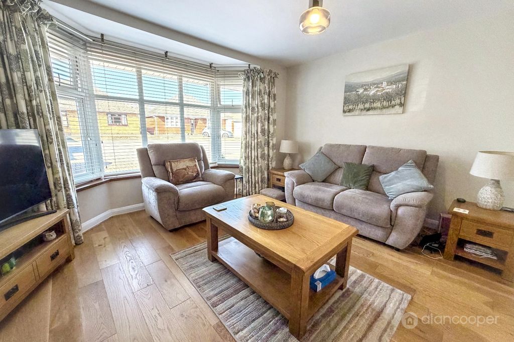 Property photo 3 of 26 5003295