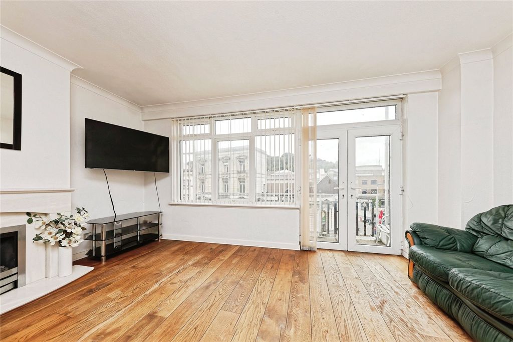 Property photo 2 of 16 Picture No. 21