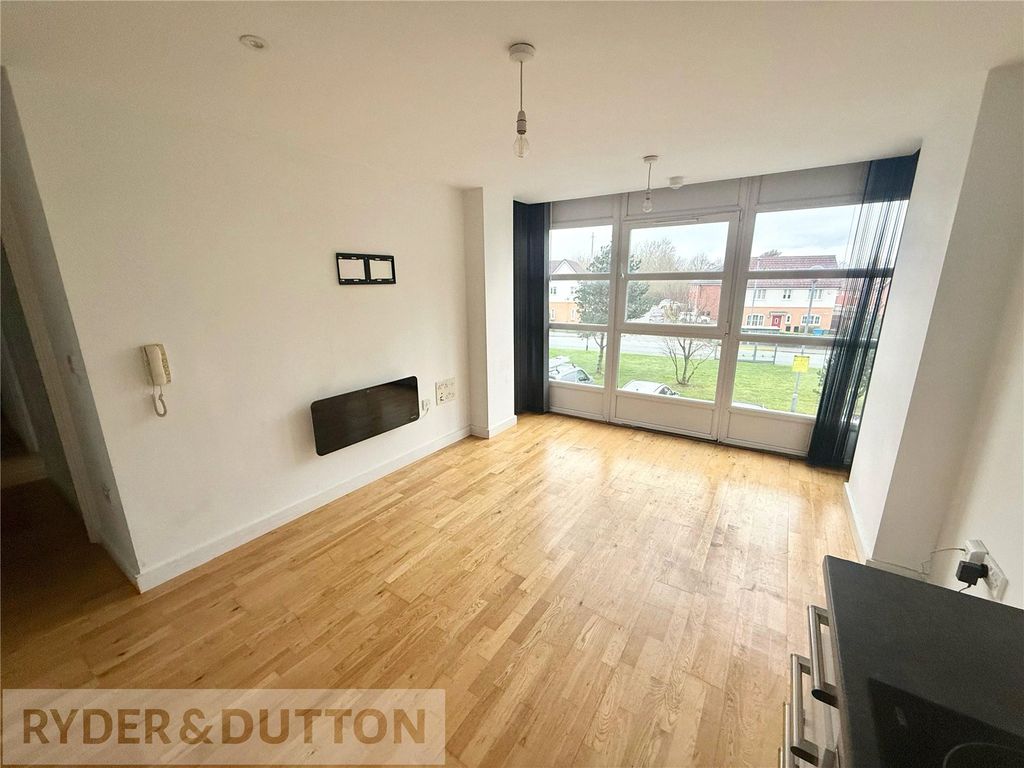 Property photo 3 of 9 Lounge