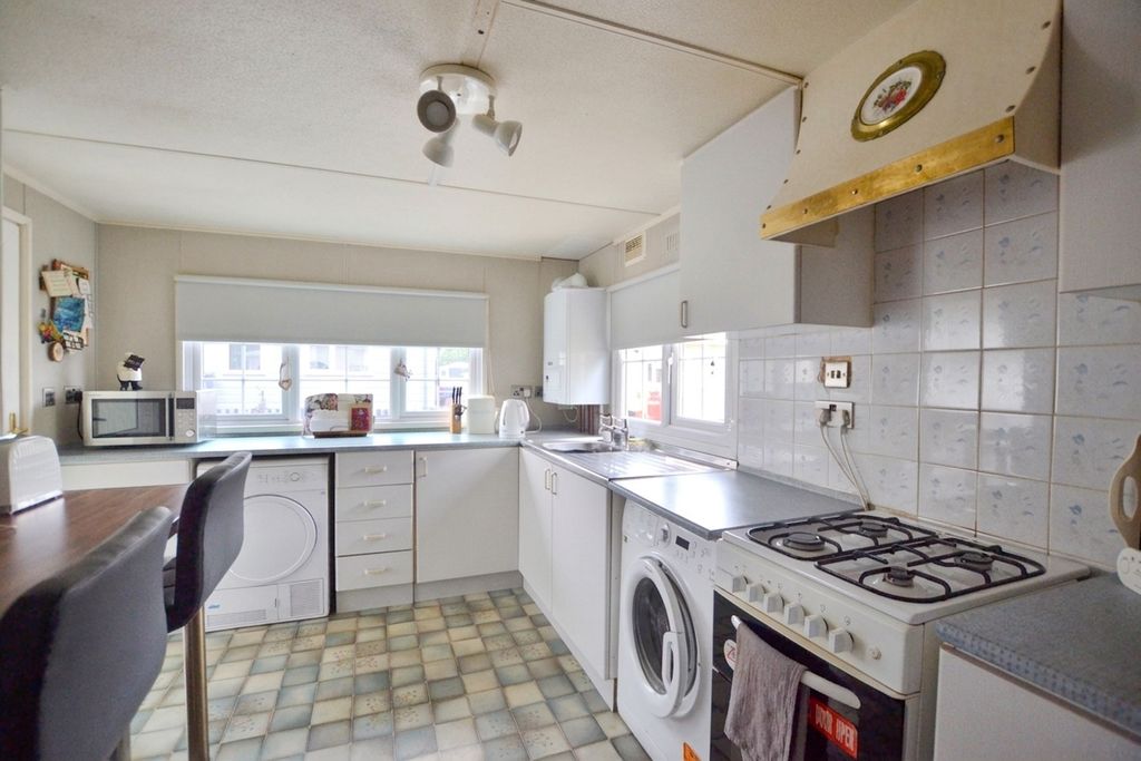 Property photo 3 of 19 Kitchen 3