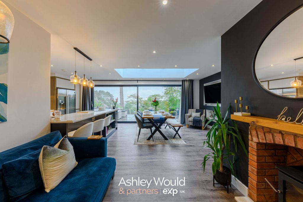 Property photo 2 of 40