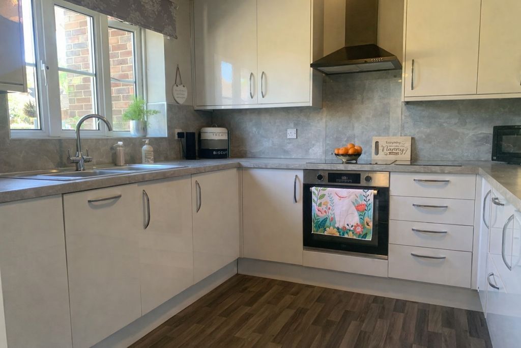 Property photo 3 of 15 Kitchen