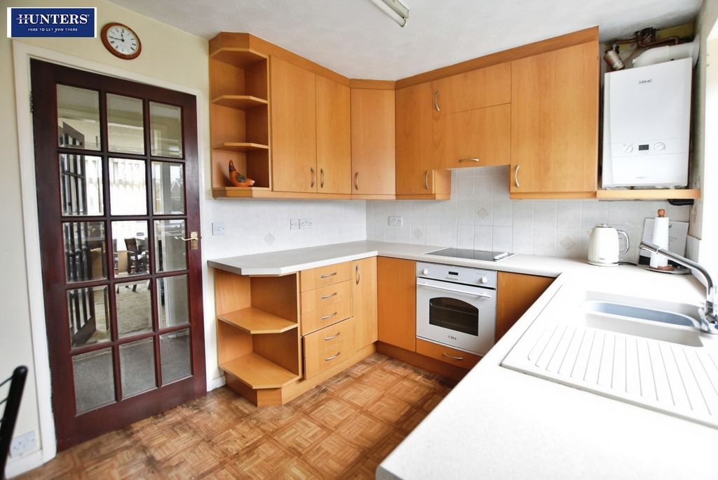 Property photo 3 of 19 Kitchen