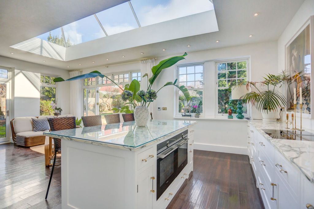 Additional image 4 of 6 bed detached house to rentShirley Drive, Hove BN3