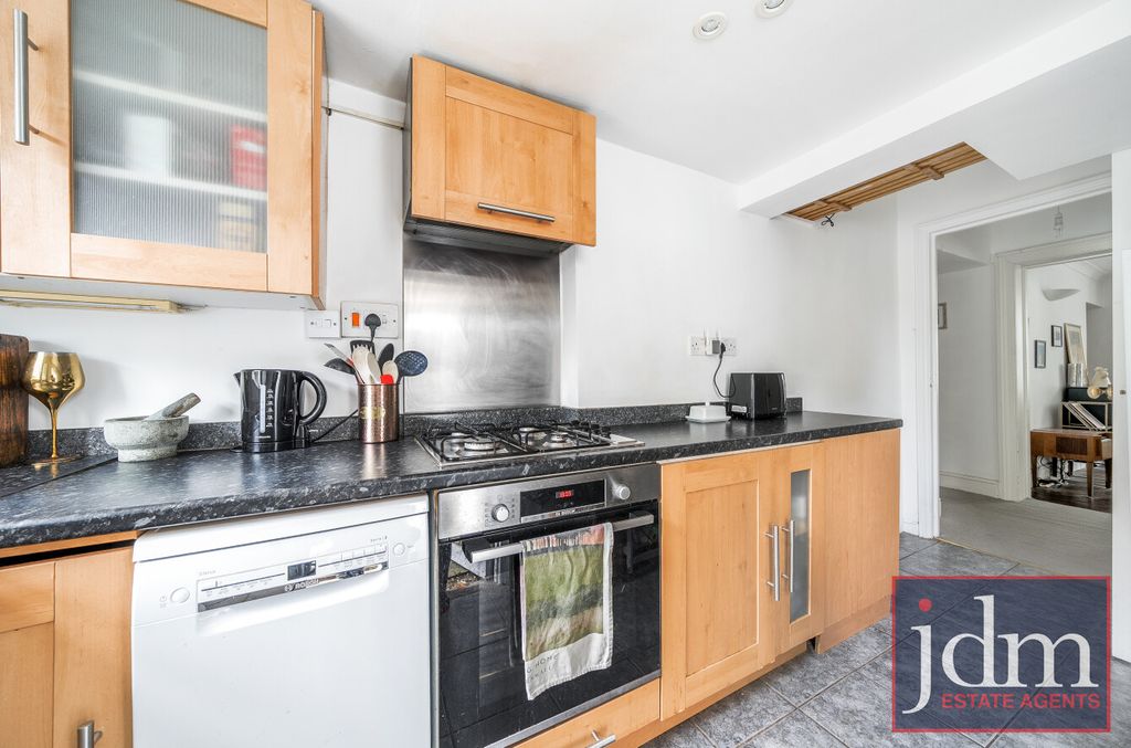 Property photo 3 of 14 383d2E30-4774-414...