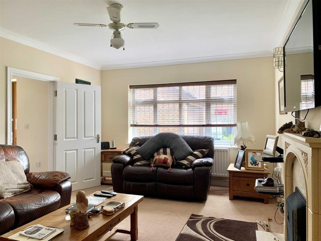 Property photo 2 of 16