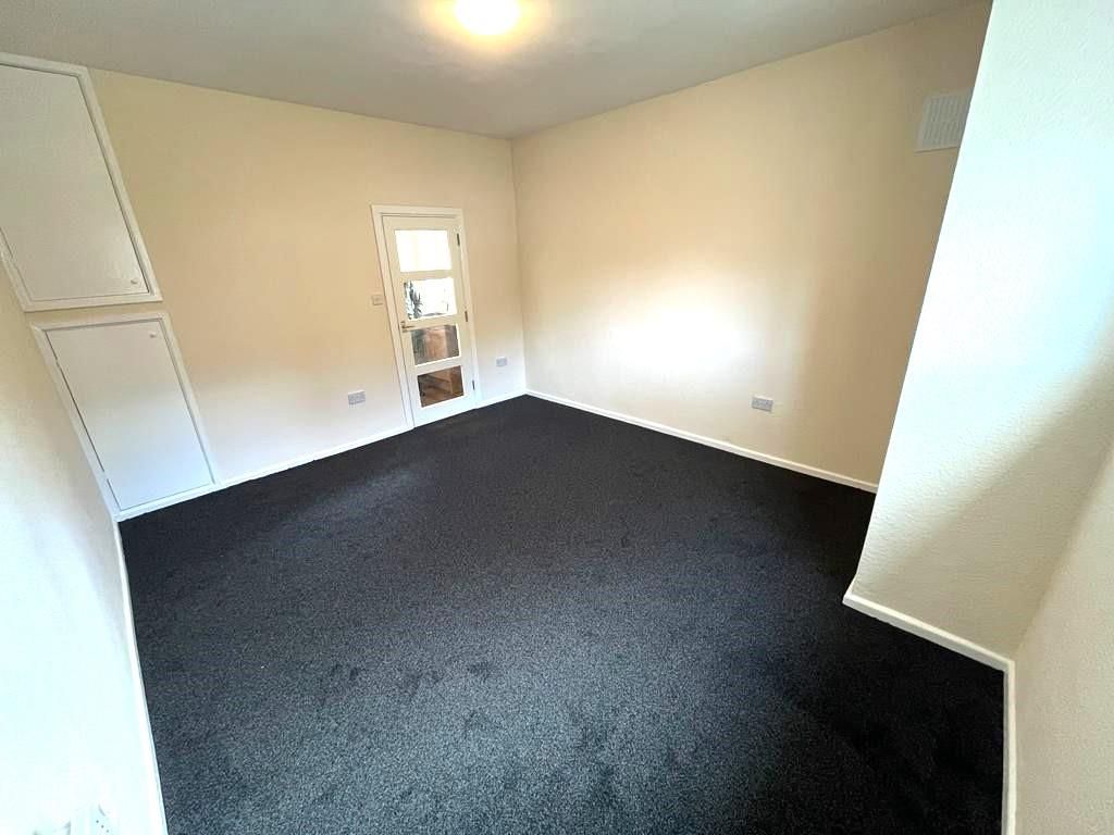 Property photo 3 of 8 Studio Pic 2