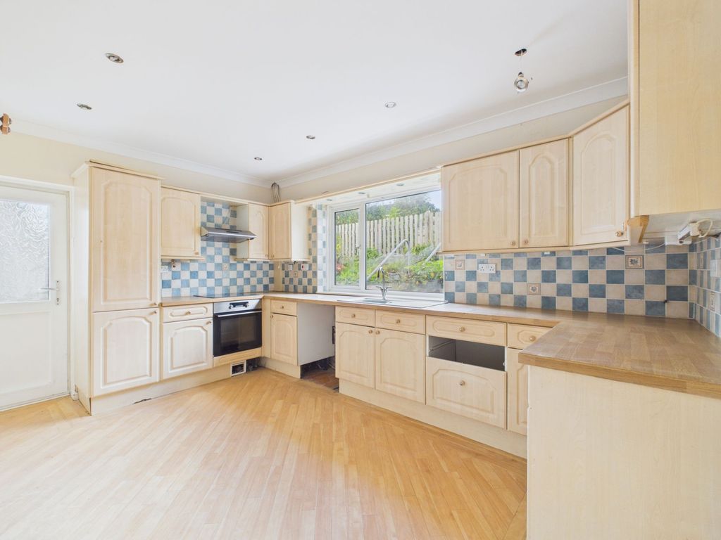 Property photo 3 of 27
