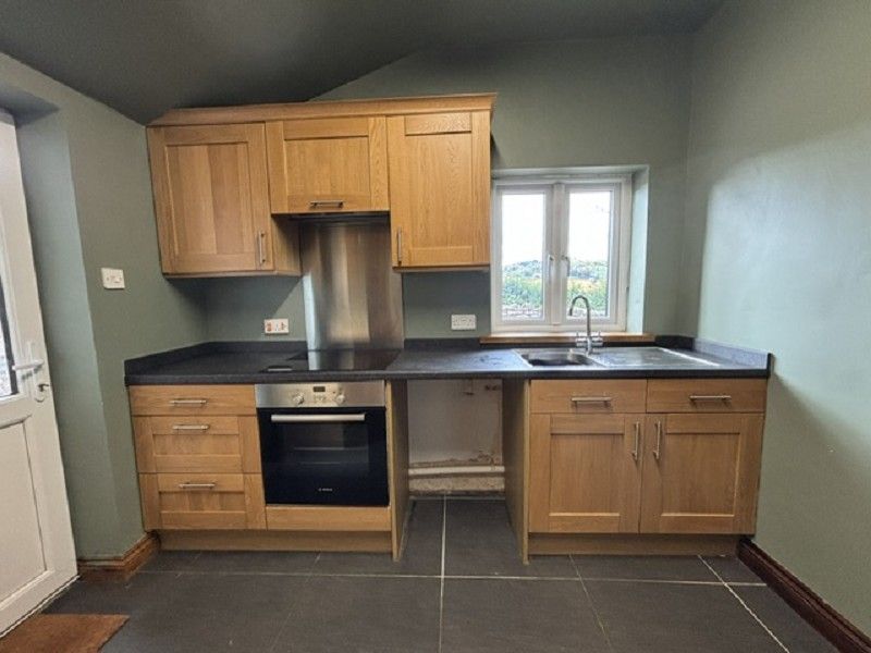 Property photo 3 of 7 Kitchen