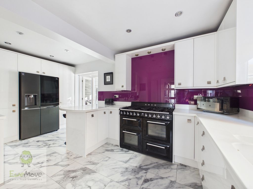 Property photo 1 of 18 Kitchen Breakfast Room