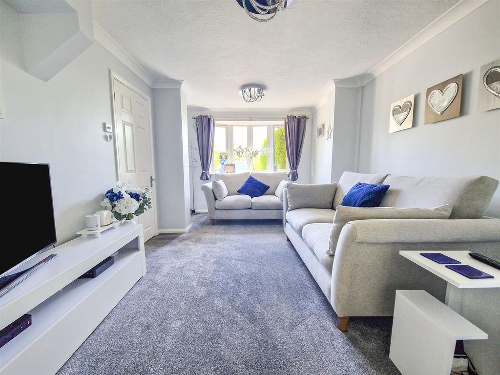 Property photo 2 of 27