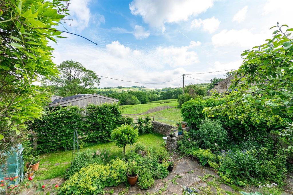 Property photo 2 of 25 Garden /View