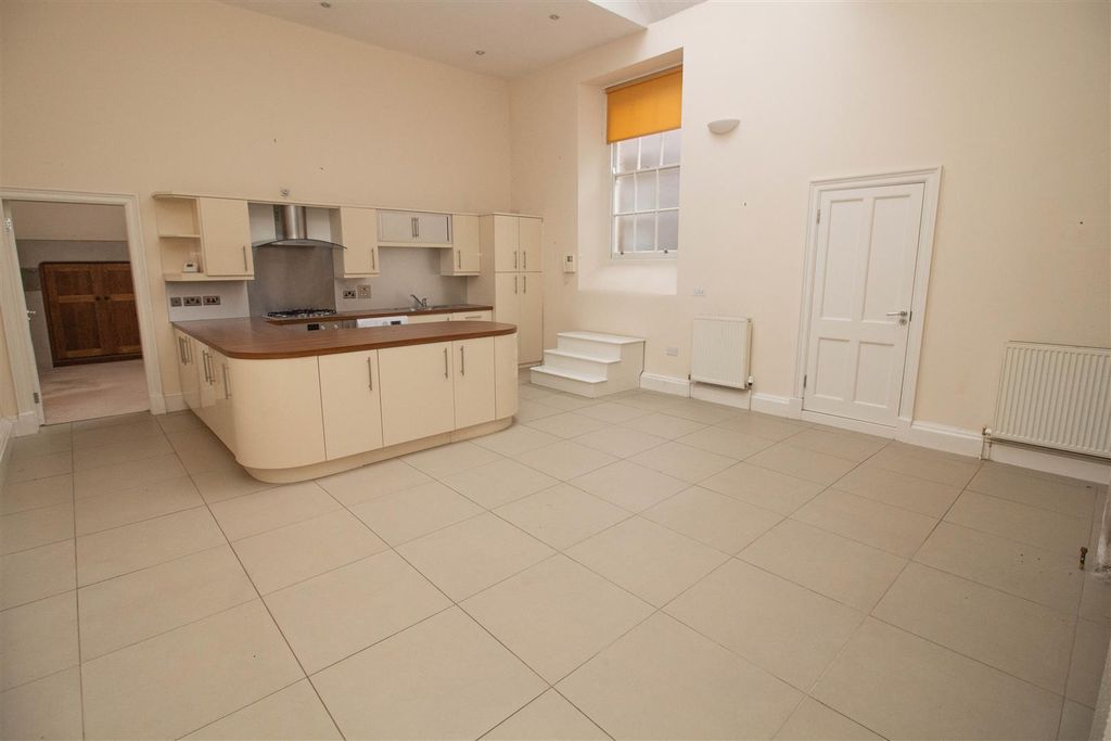 Property photo 3 of 9 Kitchen
