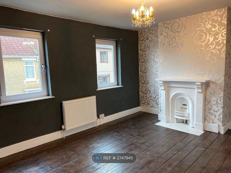 Property photo 3 of 8 Main Bedroom