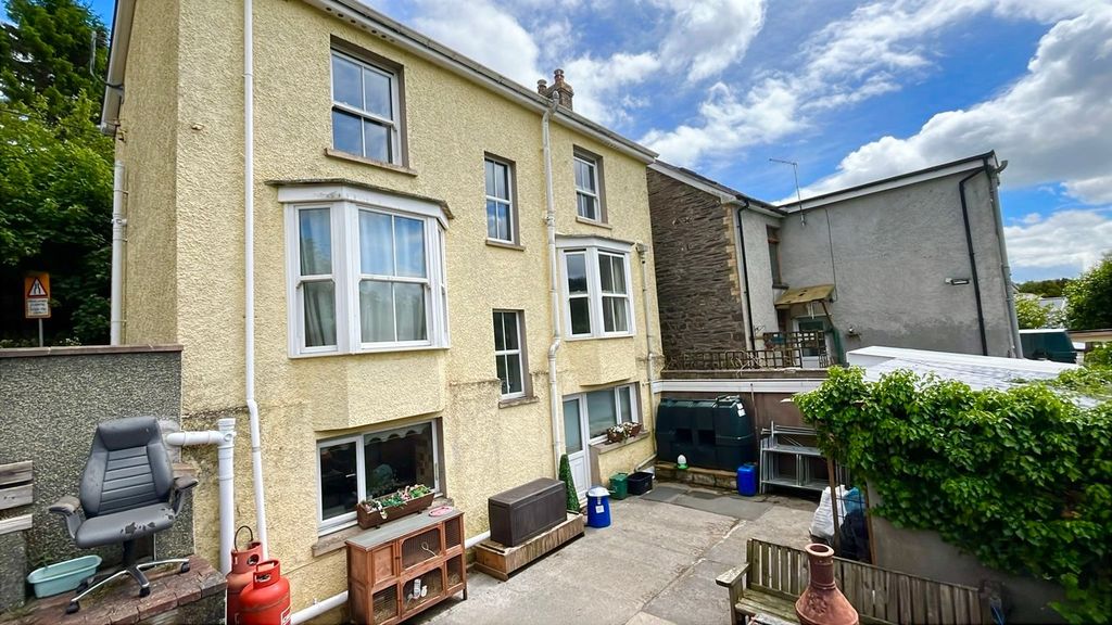 Property photo 3 of 24