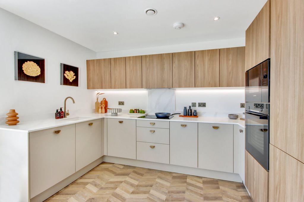 Property photo 3 of 11 Kitchen