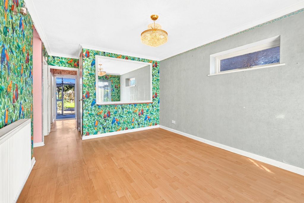 Property photo 3 of 27