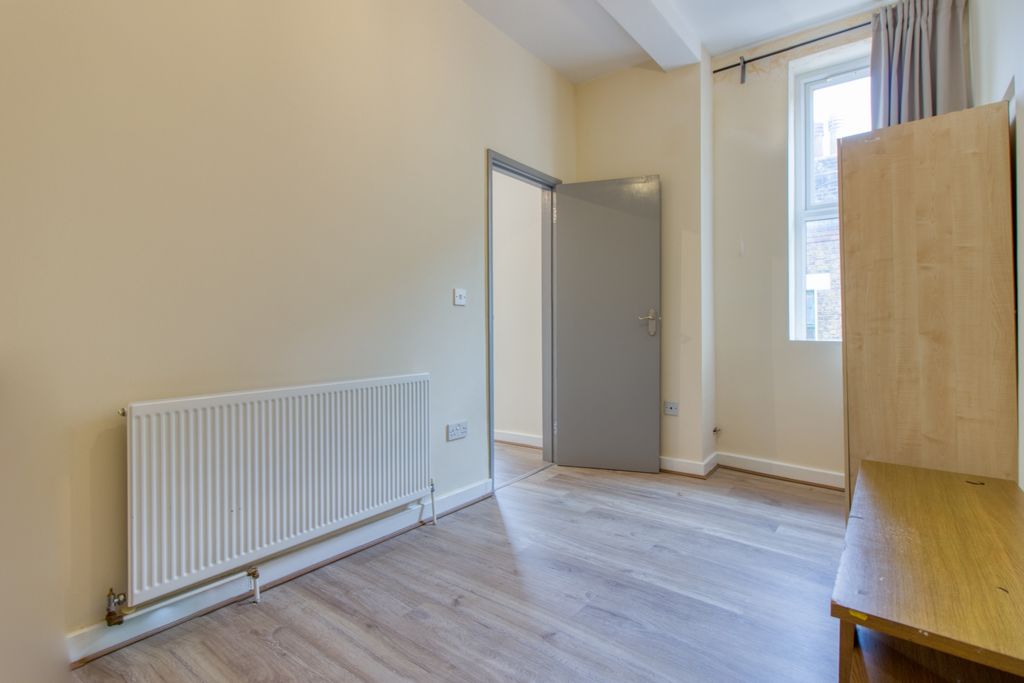 Property photo 3 of 6 Photo 4