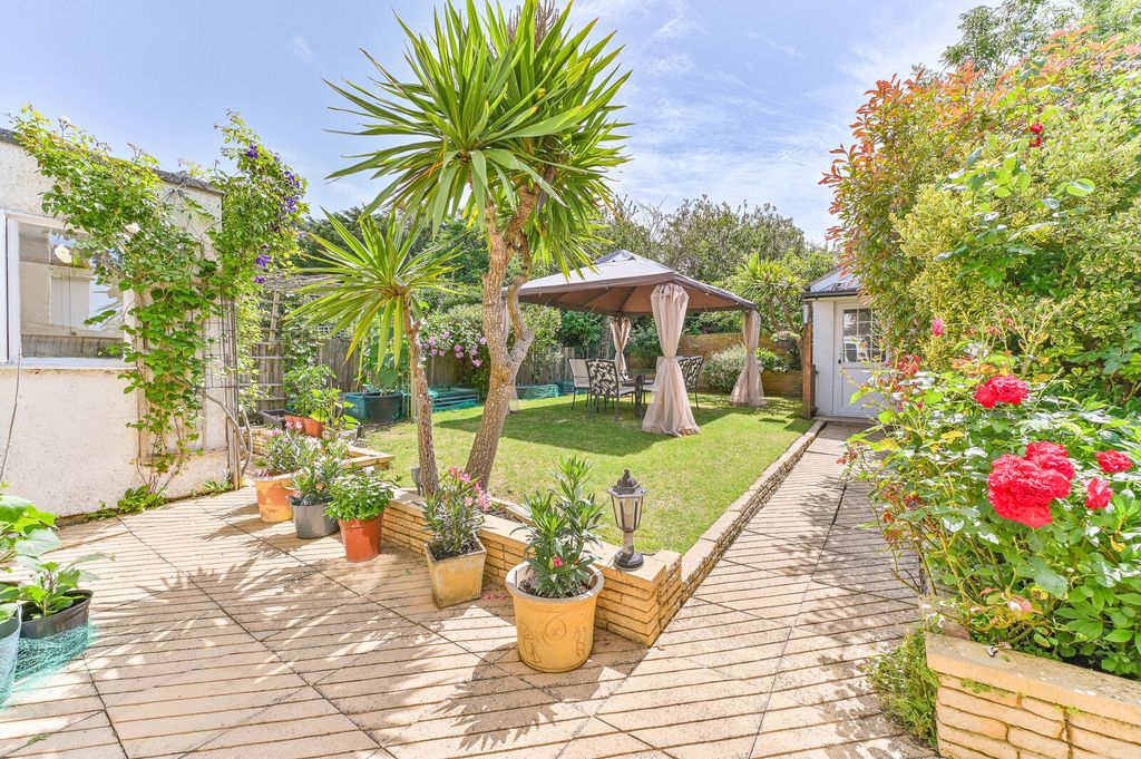 Property photo 2 of 24