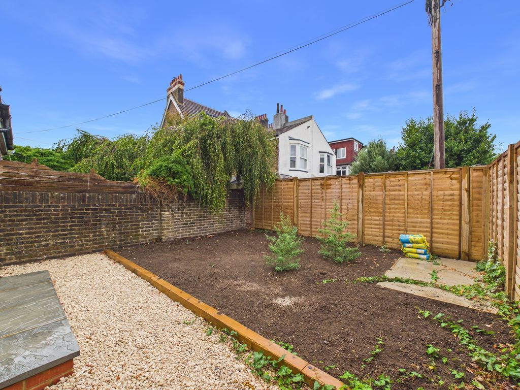 Property photo 2 of 7 Cam04693G0-Pr0127-Still013