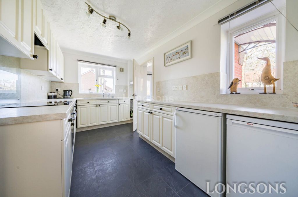 Property photo 2 of 22