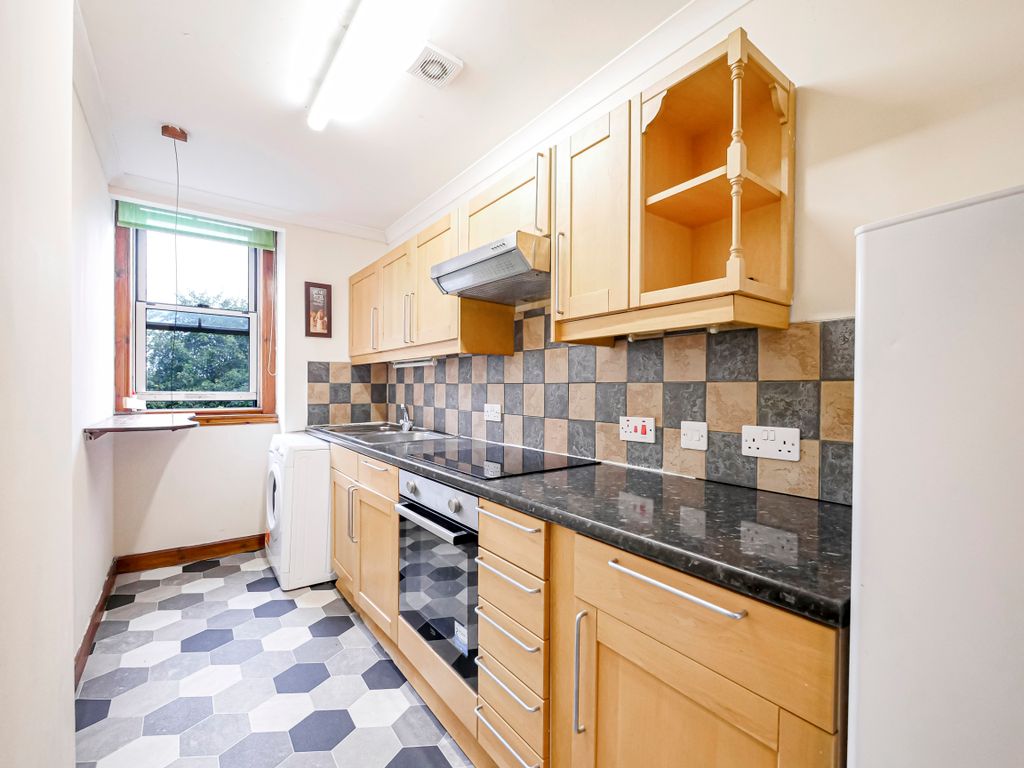 Property photo 3 of 11 Kitchen