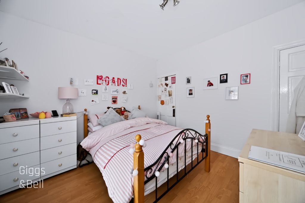 Property photo 3 of 17 5542432