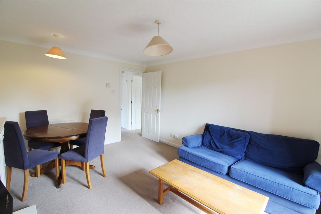 Property photo 3 of 9 Living/Dining Area