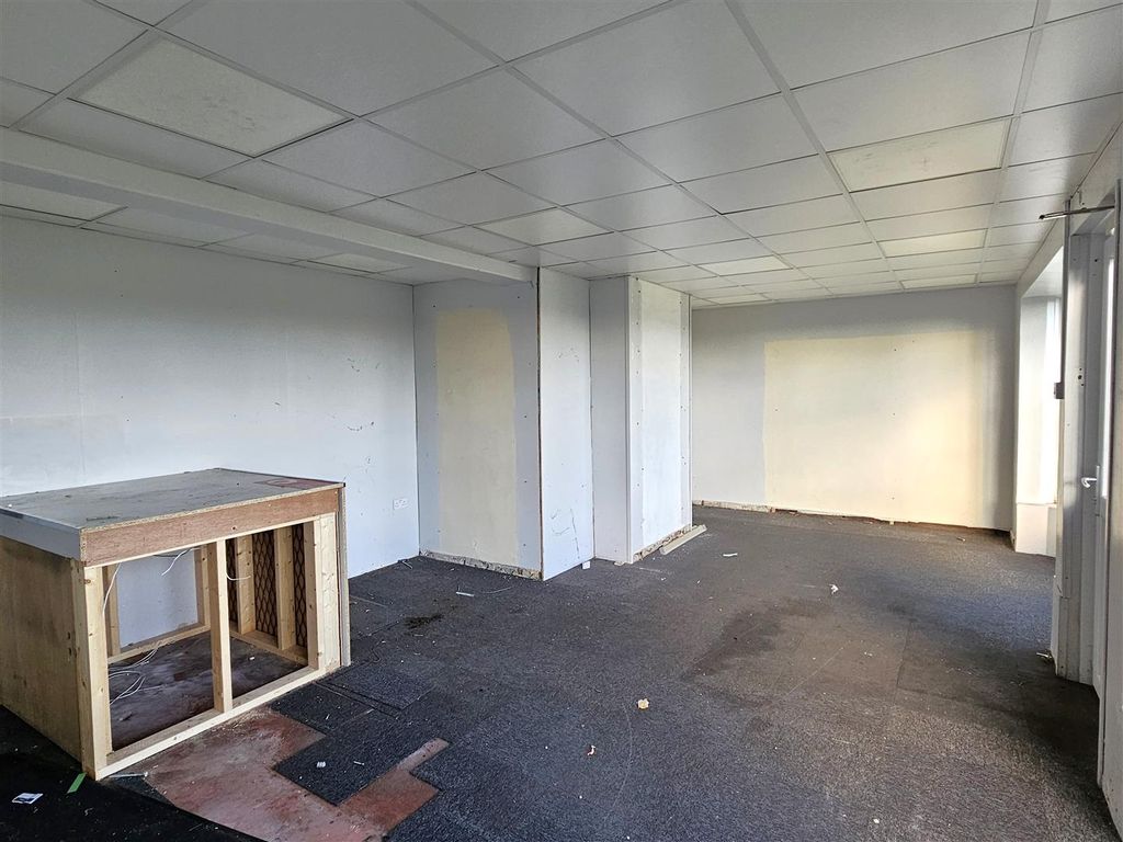 Property photo 2 of 28 Commercial