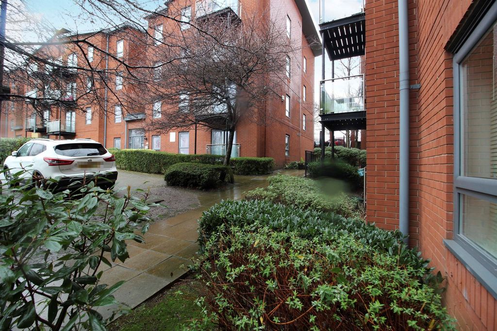 Property photo 2 of 20