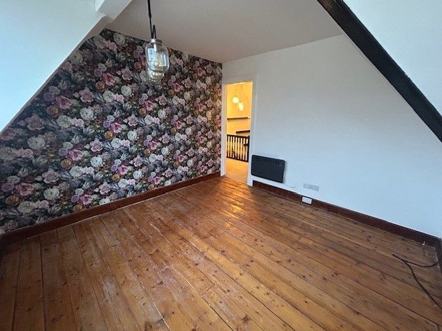 Property photo 3 of 17 L'room 3