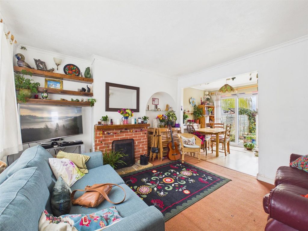 Property photo 2 of 8 Lounge