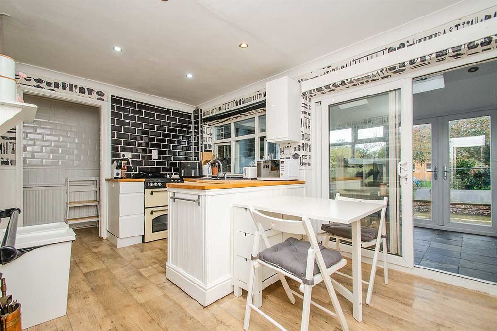 Property photo 3 of 21 Photo 17