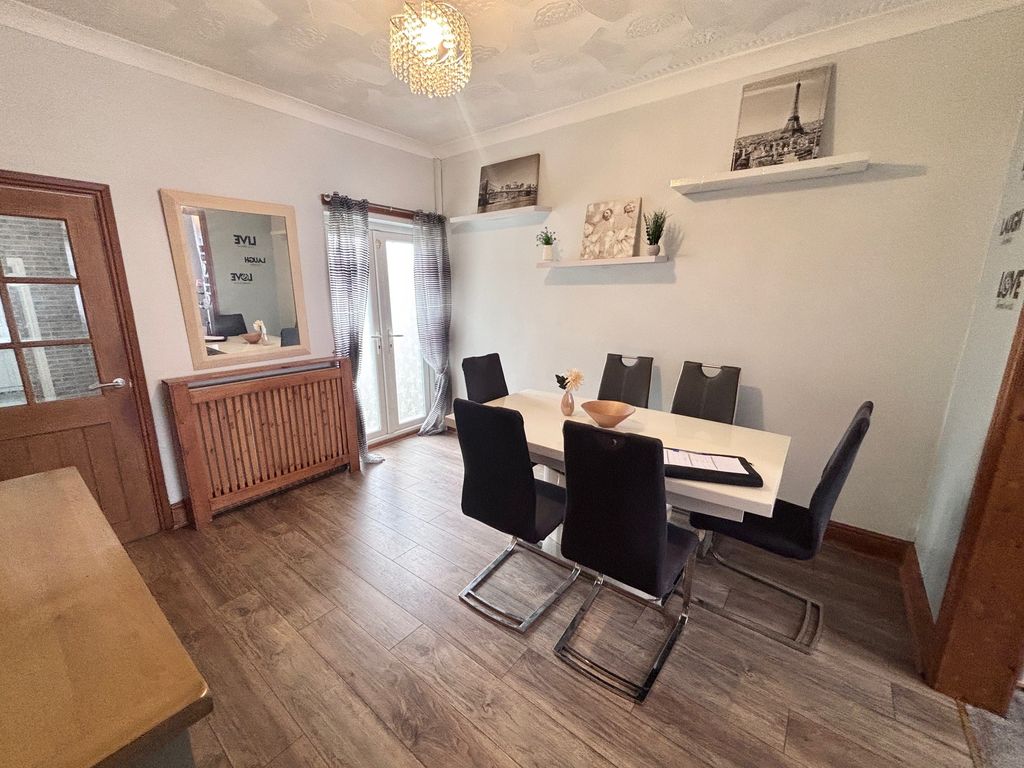 Property photo 3 of 11 Dining Room