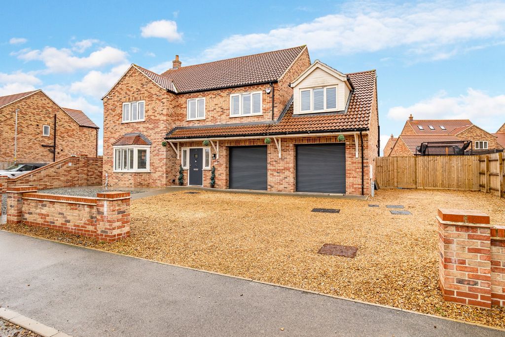 Property photo 1 of 33 4596341