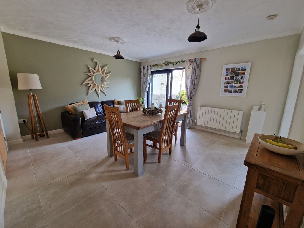 Property photo 3 of 18 Dining Room Aspect 2