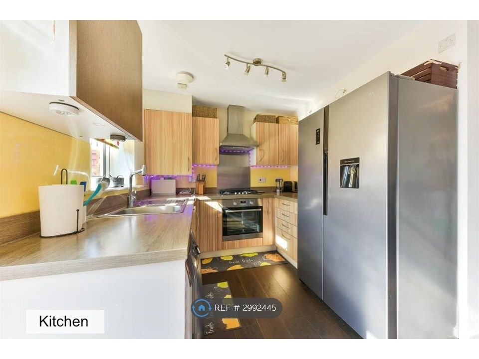 Property photo 2 of 8 Kitchen