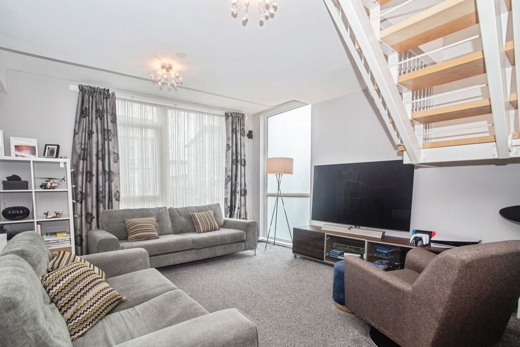 Property photo 2 of 21 Pbox-Img.Jpg