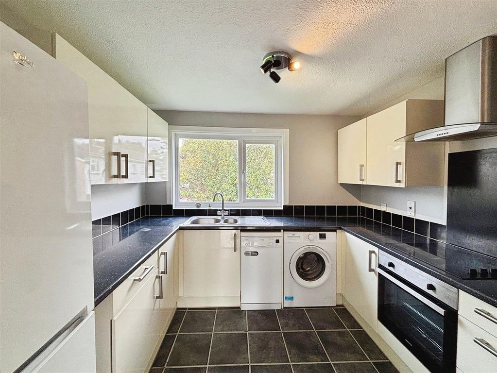 Property photo 2 of 13 6ee2A539-Photo 2010-8-25 2C 2014 2033 2041.Jpg