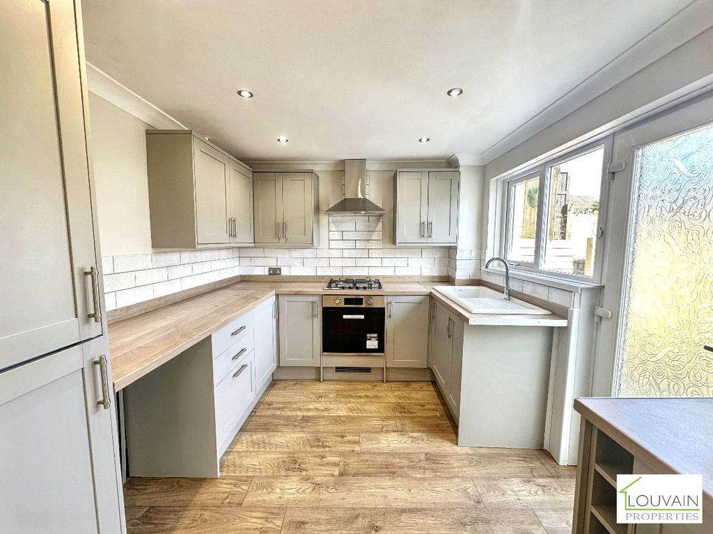 Property photo 3 of 25