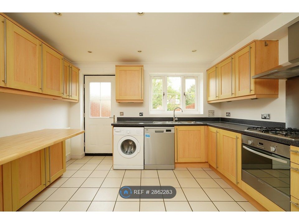 Property photo 3 of 14 Kitchen