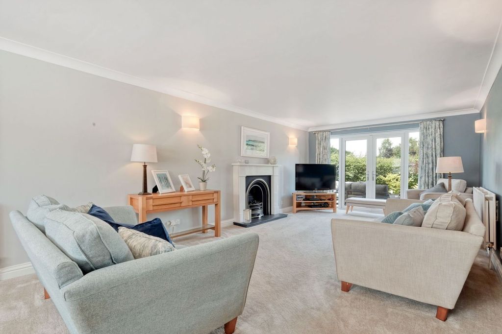 Property photo 2 of 28