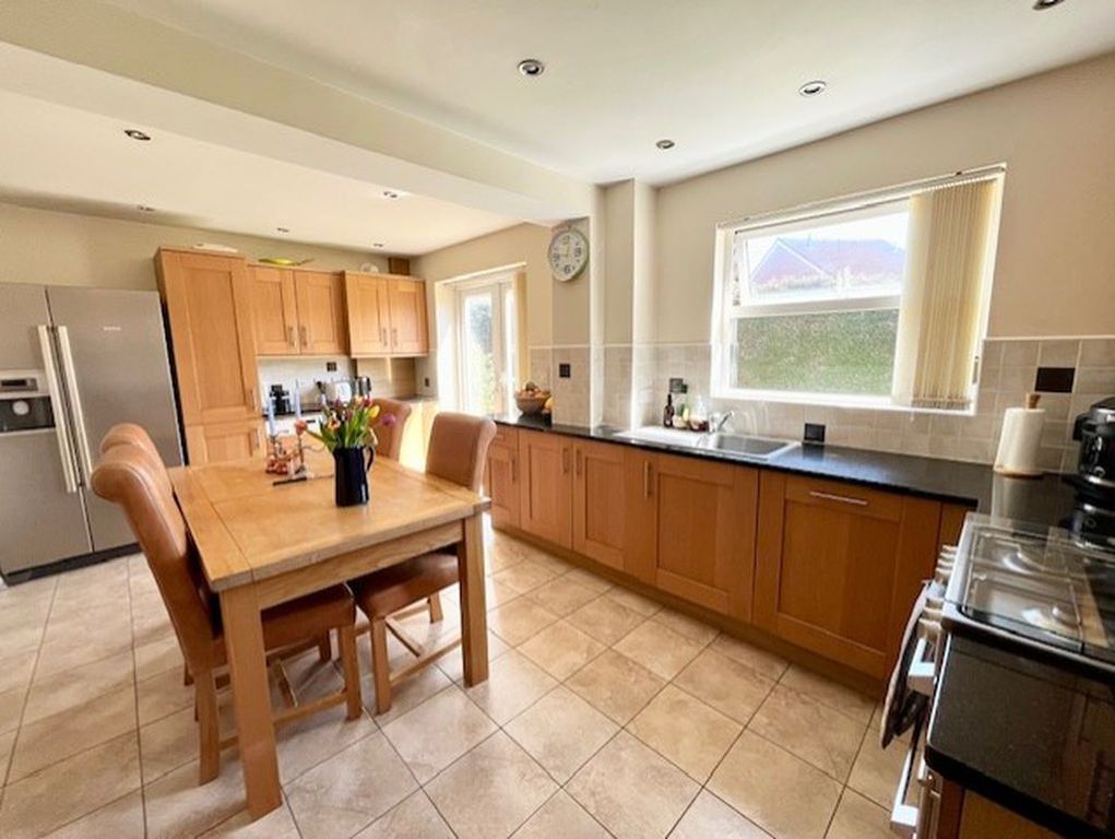 Property photo 2 of 14 Kitchen