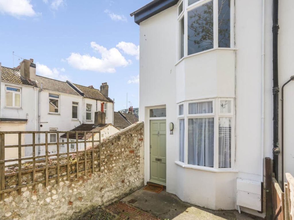 Property photo 2 of 18 18 Camden Front 2