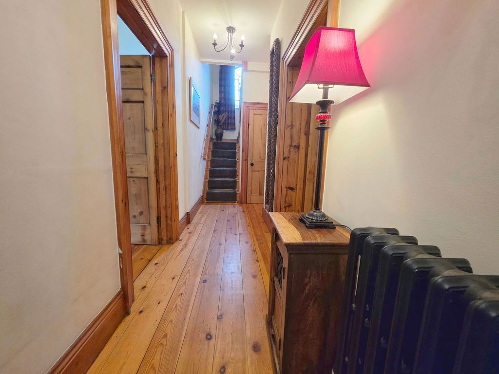 Property photo 2 of 31